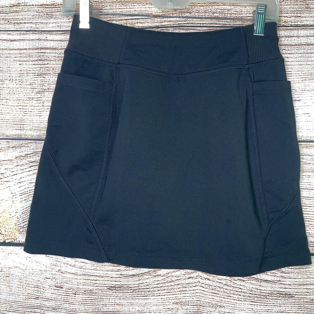Athleta Skirt / skort built in shorts underneath